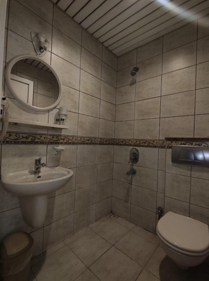 Hotel Nayla Istanbul Bagian luar foto