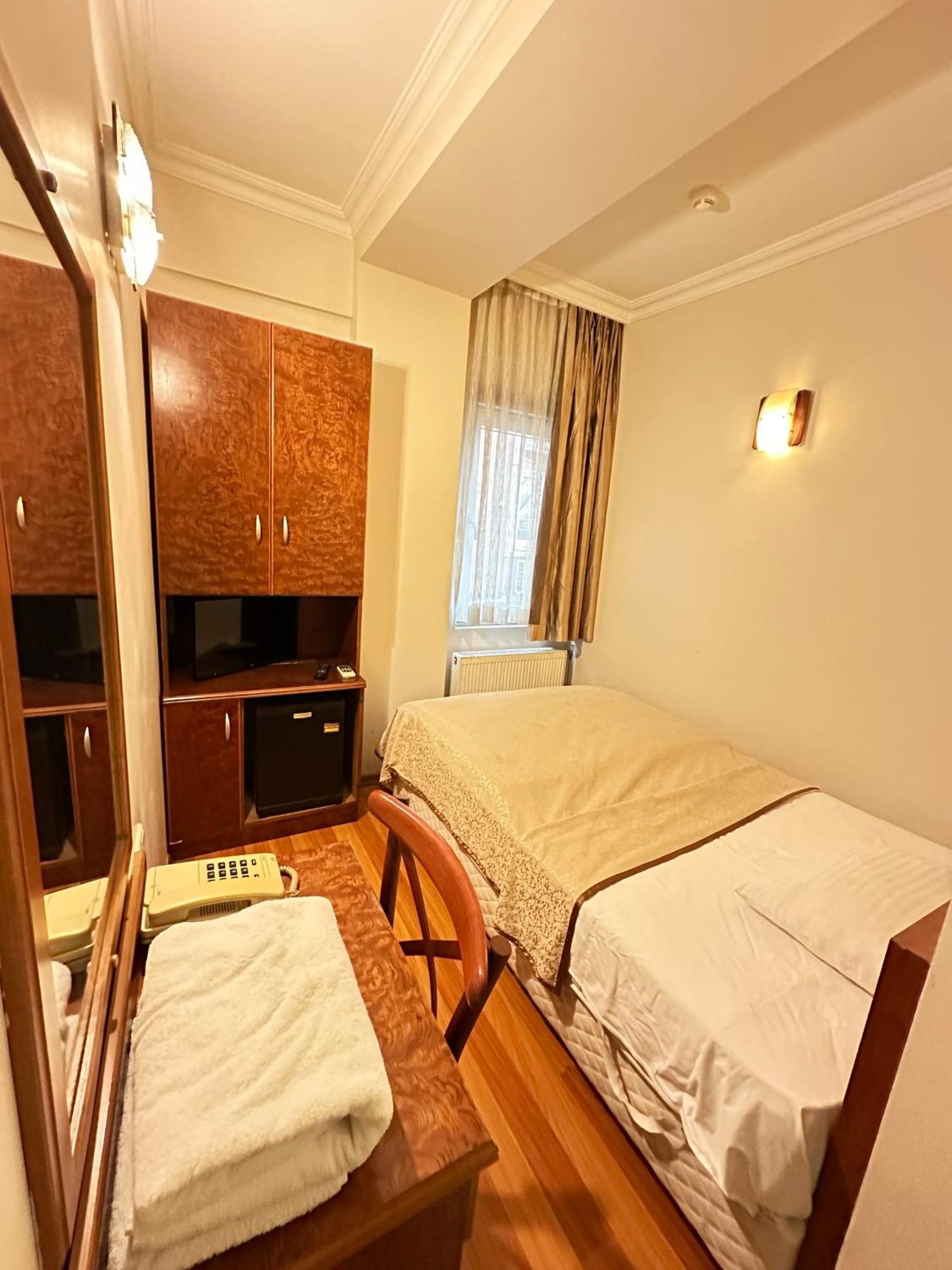 Hotel Nayla Istanbul Bagian luar foto