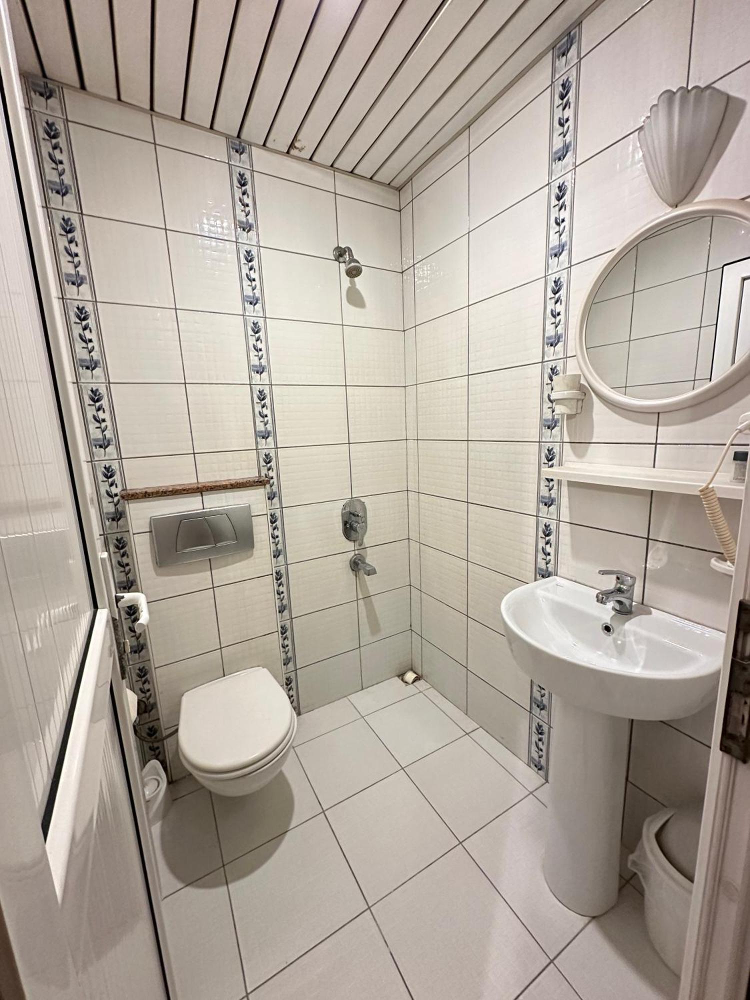 Hotel Nayla Istanbul Bagian luar foto